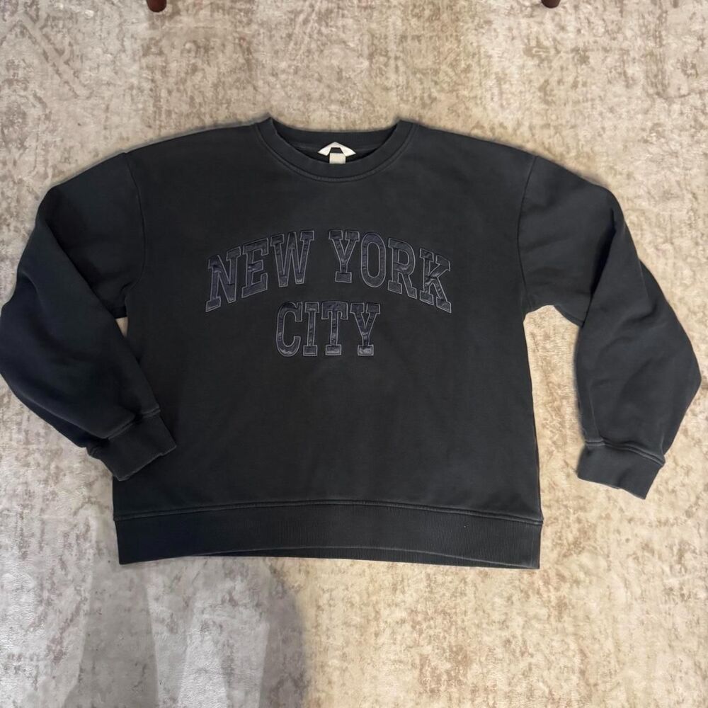 H&M Women's Black NYC Crewneck